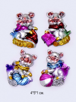 Магнит свинка керам. арт. 8036 Цвет. с мячом в пак.°